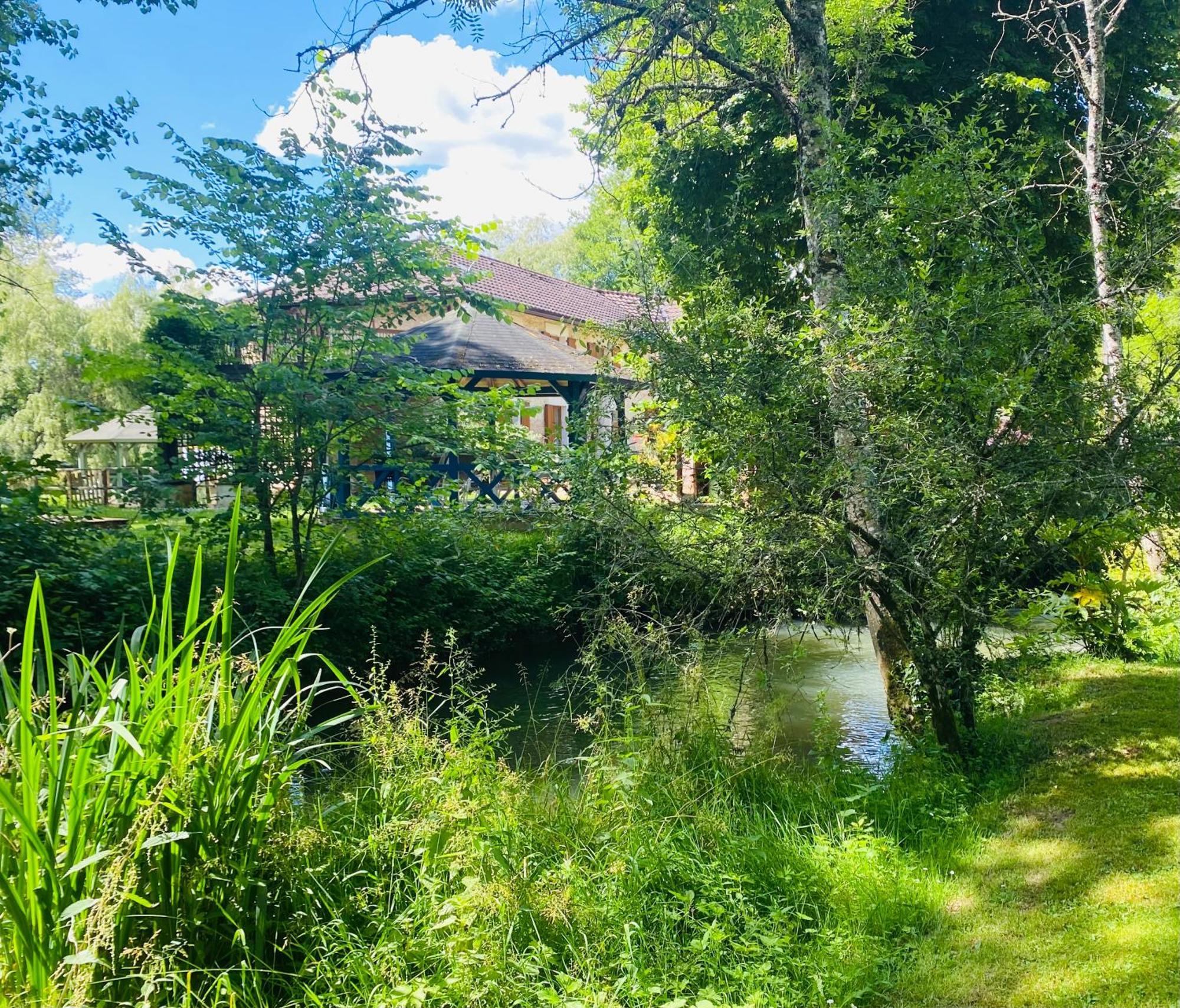 לינה וארוחת בוקר Chasseneuil-sur-Bonnieure Moulin Du Fontcourt מראה חיצוני תמונה